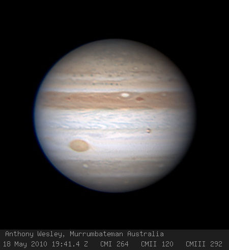 Uten SEB er Jupiters store røde flekk omgitt av hvite skyer og blir svært fremtredende. Foto: Anthony Wesley