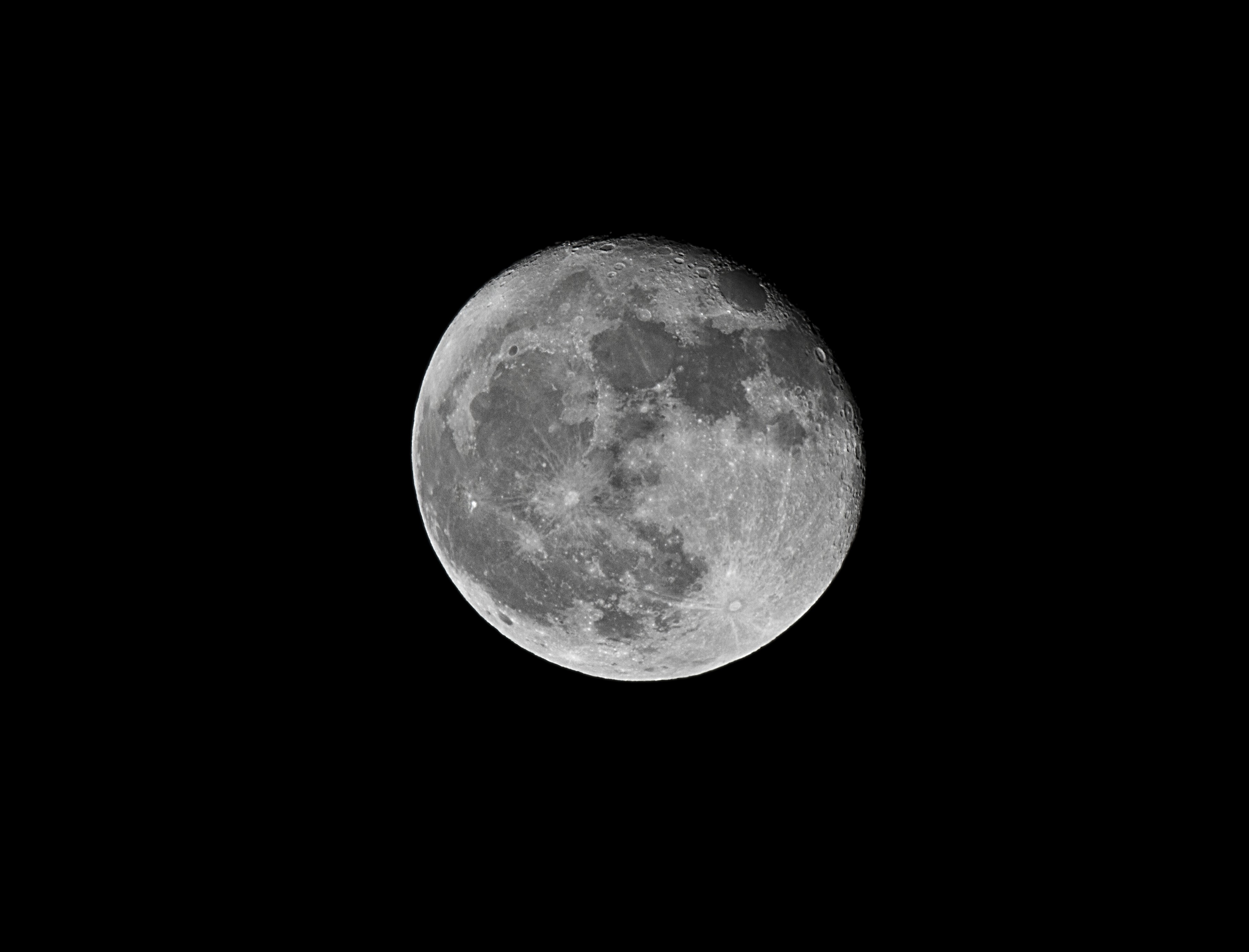 Månen var usedvanlig stor i helgen. Foto: Trym Norman Sannnes