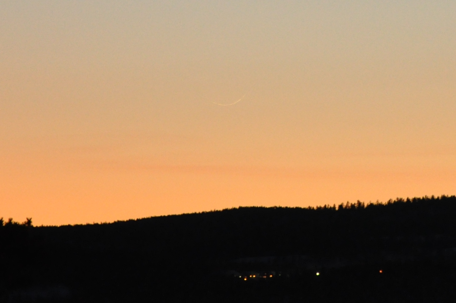 På Østlandet var forholdene perfekte for å se fenomenet. Bildet ble tatt fra Drøbak kl. 18.47.  Foto: Cato Skyrudshaugen Toyer