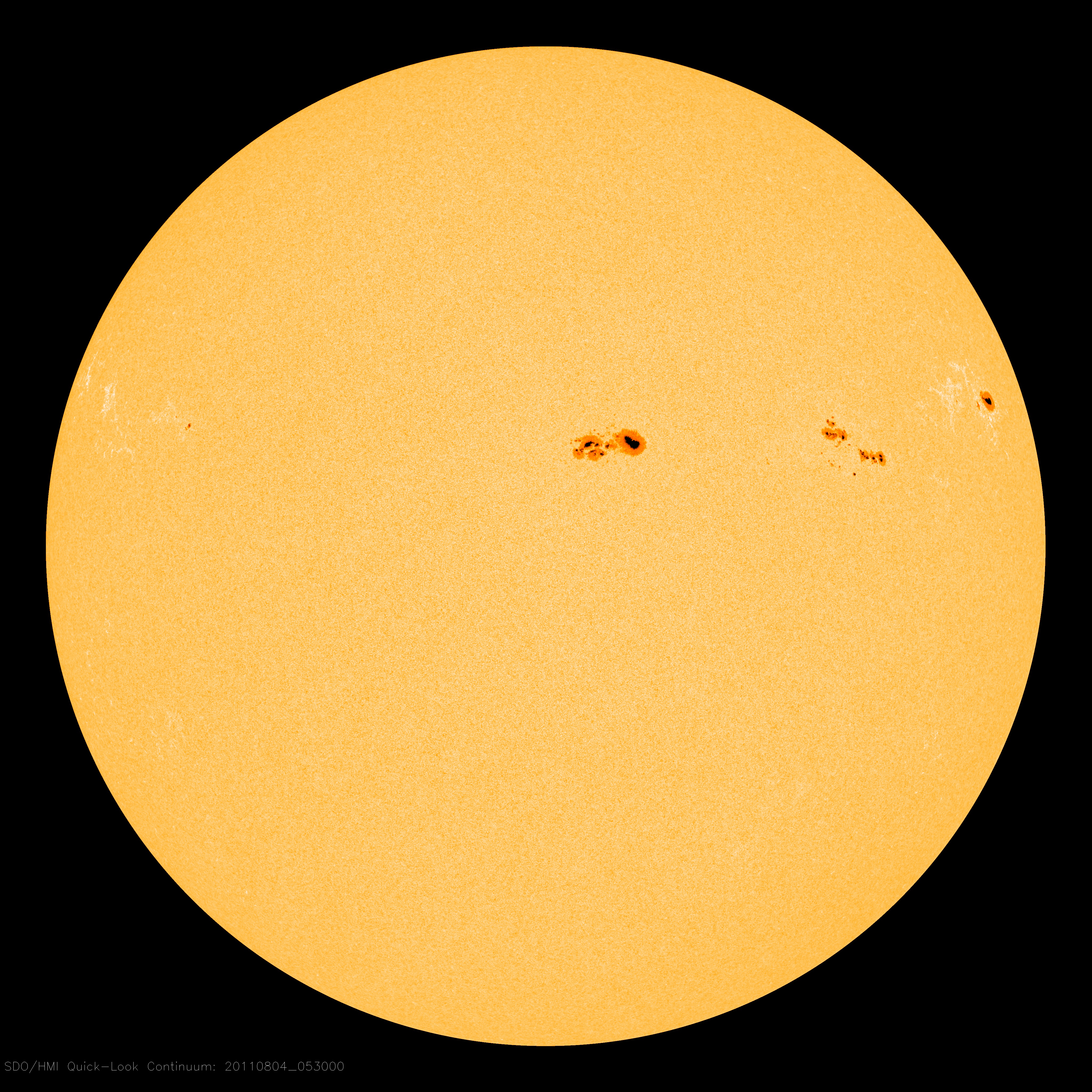 Store solflekker forårsaker utbrudd som kan gi nordlys. Foto: SDO/HMI/NASA