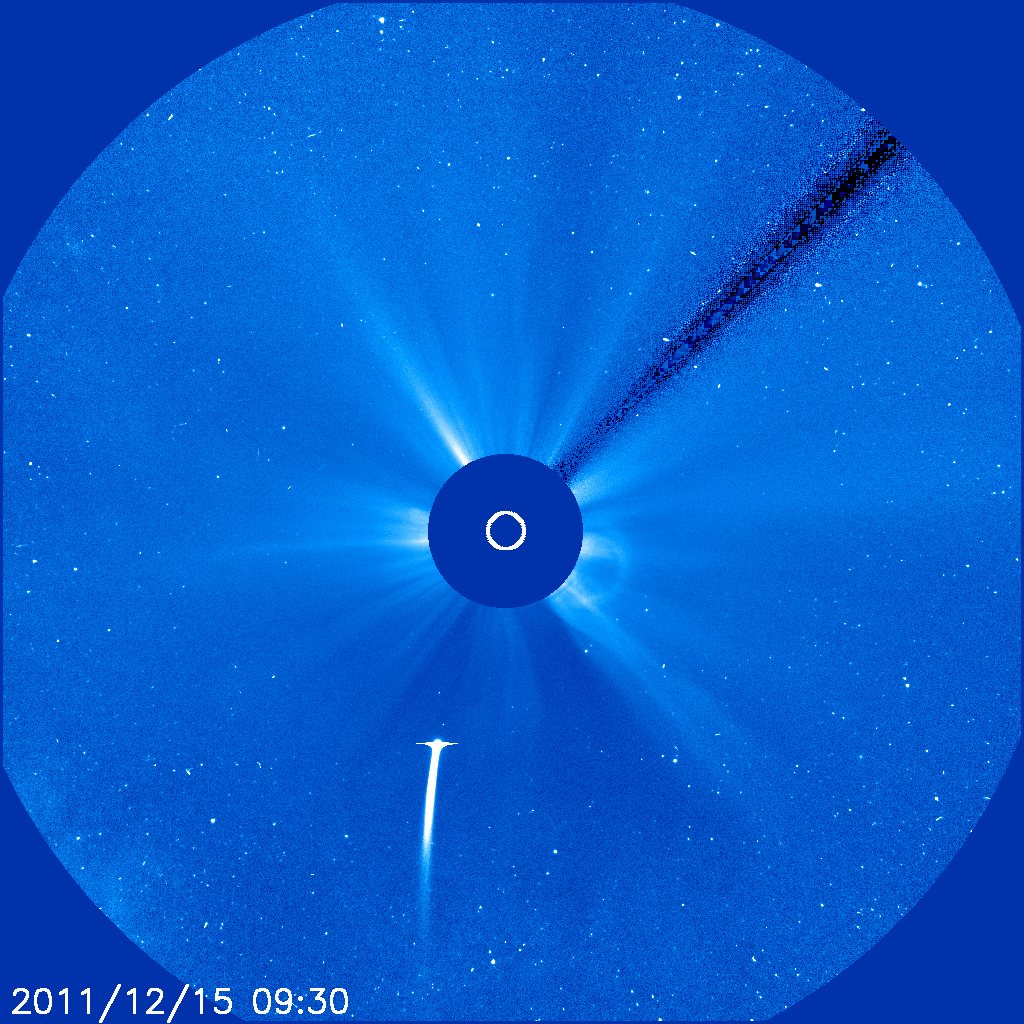 Kometen nærmer seg nedenfra. Bilde tatt 15.12 kl. 10.30 norsk tid. Foto: SOHO/ESA/NASA