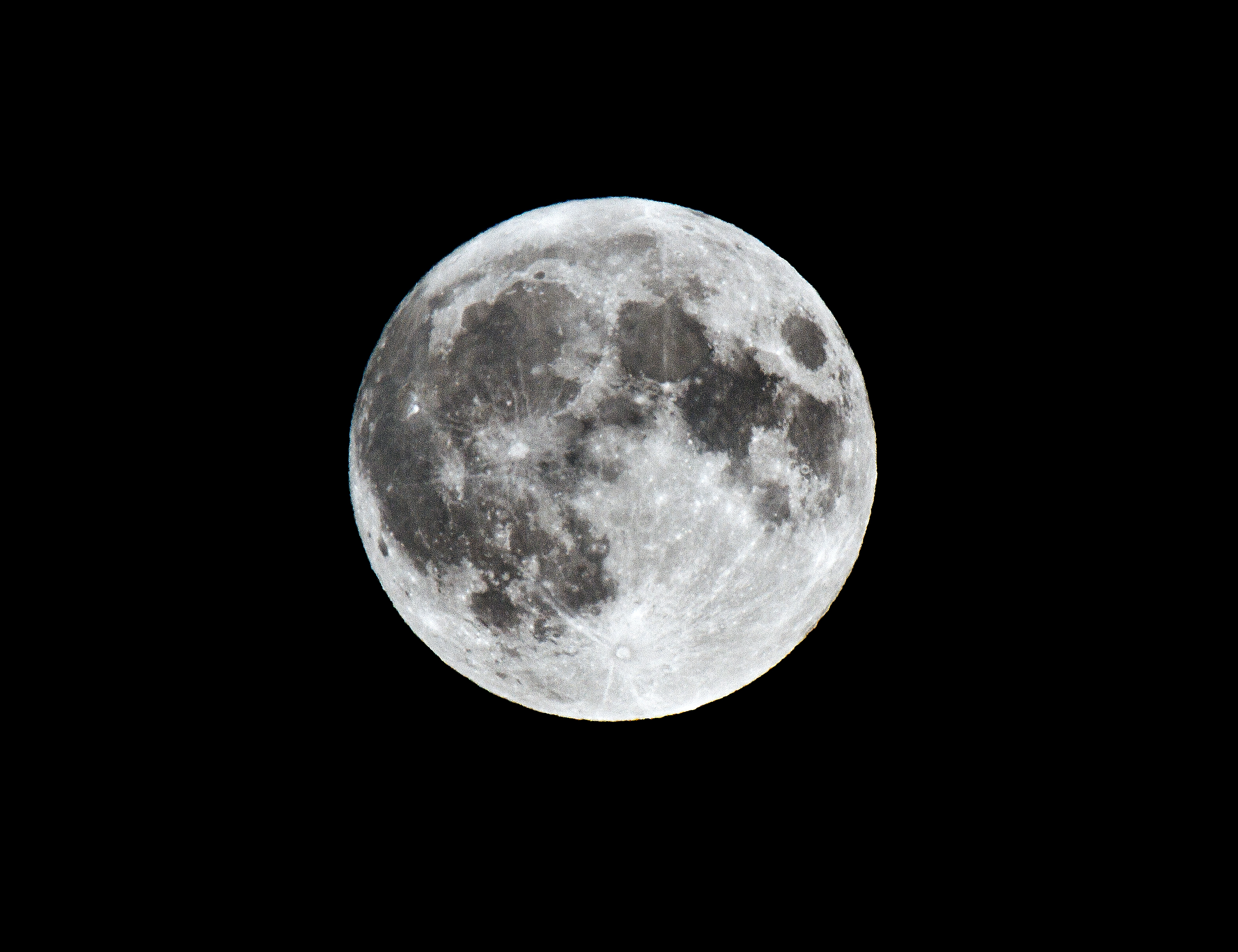 Superstor fullmåne natt til 6. mai 2012. Foto: Trym Norman Sannes