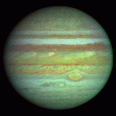 Jupiter fotografert med romteleskopet Hubble. Legg merke til de fargerike skybåndene. Foto: STScI/NASA