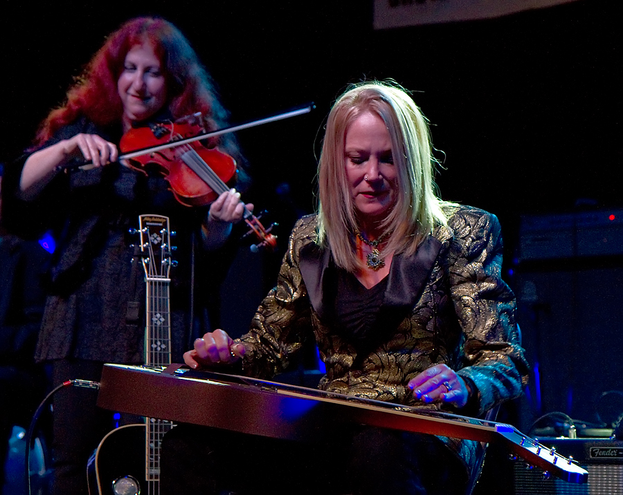 Cindy Cashdollar og Suzy Thompson fra The Texeas Sheiks. Foto: Per Ole Hagen/NRK