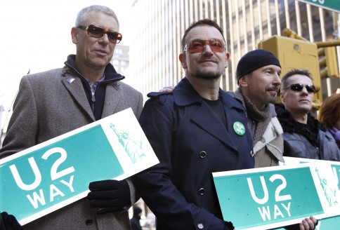U2 med Bono i spissen fikk en egen gate i New York (foto: Reuters/ Gary Hershorn/Scanpix)