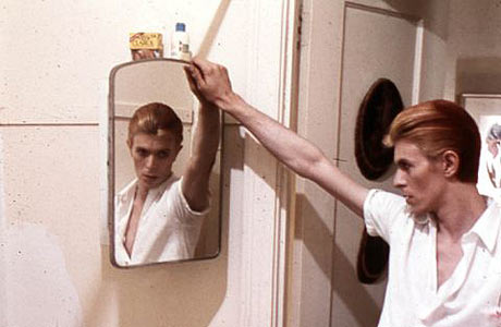 Og for 34 år siden, akkurat i dag, spilte nok Bowie inn The Man Who Fell To Earth 