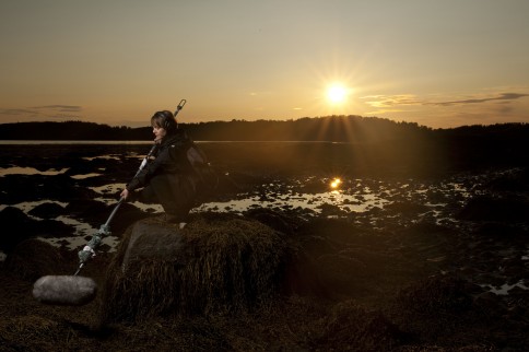 DJ Sunshine fisker lyd. Foto: Sigurd Fandango/promo