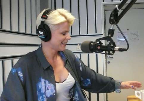 Robyn i P3-studio (foto: Beate Grøndahl, NRK)