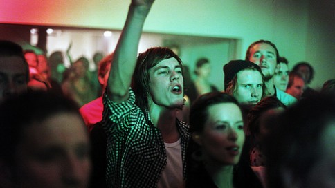 Publikum begeistres over Bigbang. Foto: Tom Øverlie, P3.no 