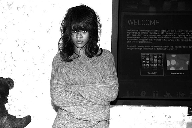 Rihanna backstage. Foto: Promo.