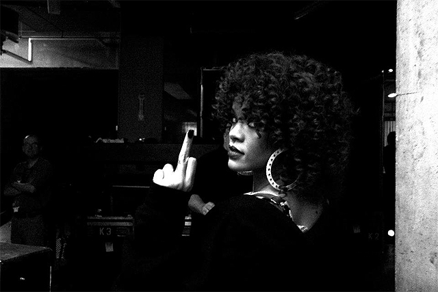 Rihanna backstage. Foto: Promo.