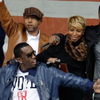 Sean "Diddy" Combs, Mary J. Blige og Jay-Z ga sin støtte til Obama i 2008. (Foto: AP Photo/Matt Rourke) - klikk på bildet for fullskjerm.