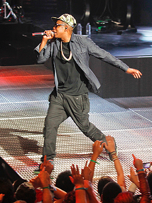 Jay-Z på scenen under SXSW tidligere i år. Forbes mener han for tiden er verdens nest rikeste rapper. Foto: NTB Scanpix / Jack Plunkett, AP Photo.