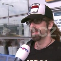 Randy Blythe under intervjuet med tsjekkisk TV. (Skjermdump, Youtube)