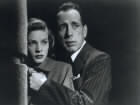 Humphrey Bogart og Lauren Bacall i kveldens mørke kriminalfilm. (Foto: Warner Bros.)