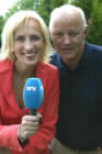 Karen-Marie Ellefsen og Lars Lystad kommenterer åpningsseremonien for sommer-OL 2004. (Foto: Anne Liv Ekroll, NRK)