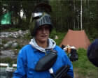 Gry er klar for paintball. (Foto: Rubicon TV)