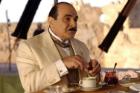 Den verdensberømte privatdetektiven Hercule Poirot er tilbake, og trener sine