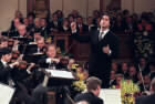 Riccardo Muti dirigerer nyttårskonserten fra Wien. På bildet dirigierer han Wienfilharmonikerne under nyttårskonserten i år 2000.