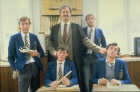 Monty Pythons engelske medlemmer (fra venstre): Eric Idle, Michael Palin, John Cleese (stående), Graham Chapman og Terry Jones. Amerikaneren Terry Gilliam er ikke med på bildet. (Foto: BBC)
 
 