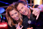 Marit Voldsæter og Petter Stordalen imponerer med rap i kveldens klassefest. (Foto: Ole Kaland, NRK)