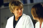 Psykologi-eksperten Grace Foley (Sue Johnston) mottar trussler i kveldens episode. (Foto: BBC Worldwide)