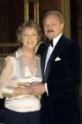 Audrey (Penelope Keith) og Richard (Peter Bowles) står foran sølvbryllupet sitt. (Foto: BBC)