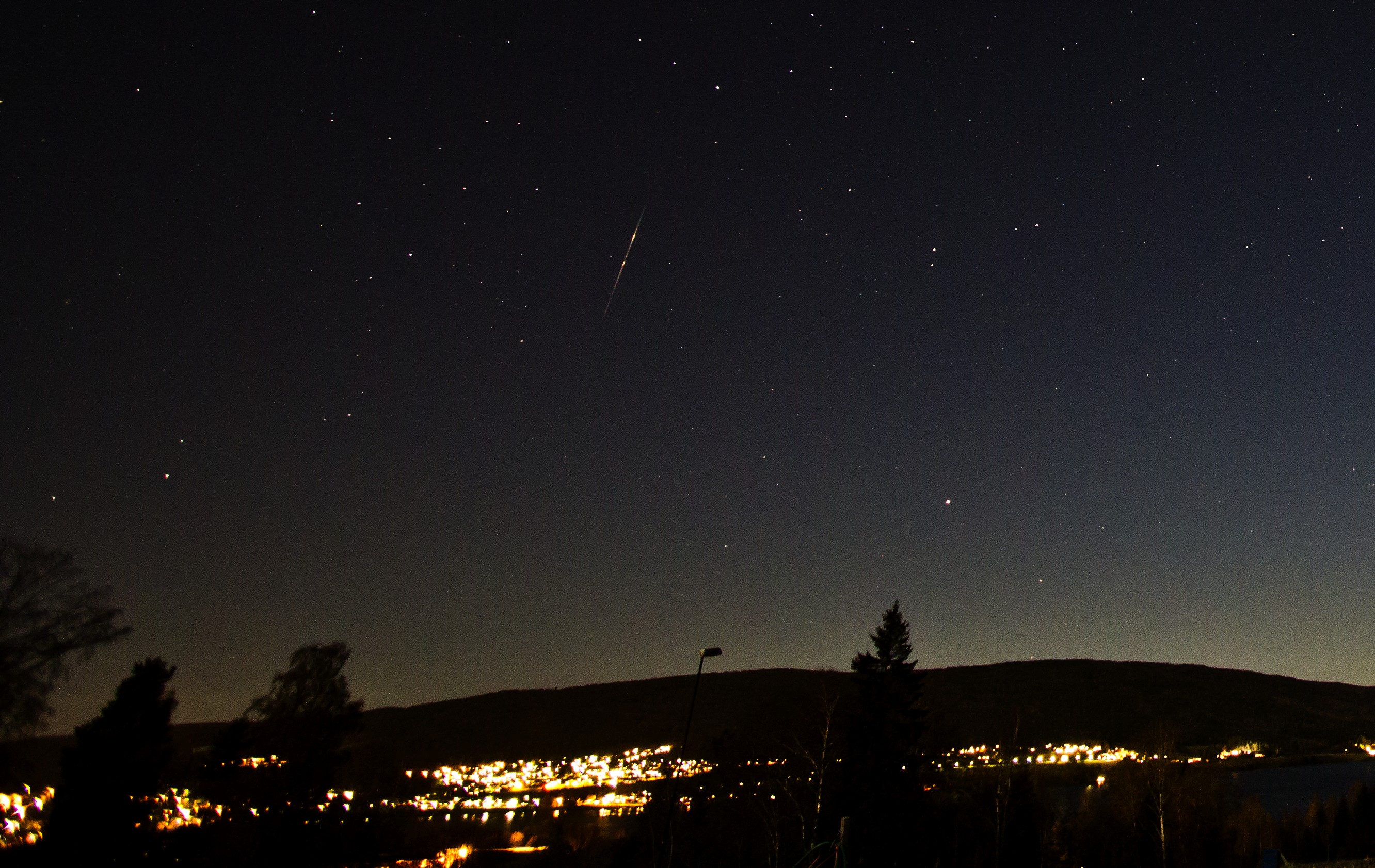 Draconide-stjerneskudd fotografert fra Jevnaker. Foto: Trym Norman Sannes
