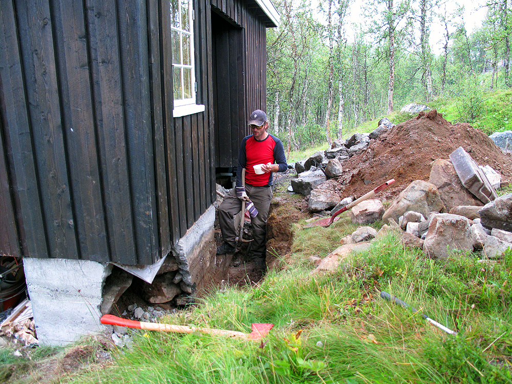 Utskifting av fundament. Foto: Helge Kaasin
