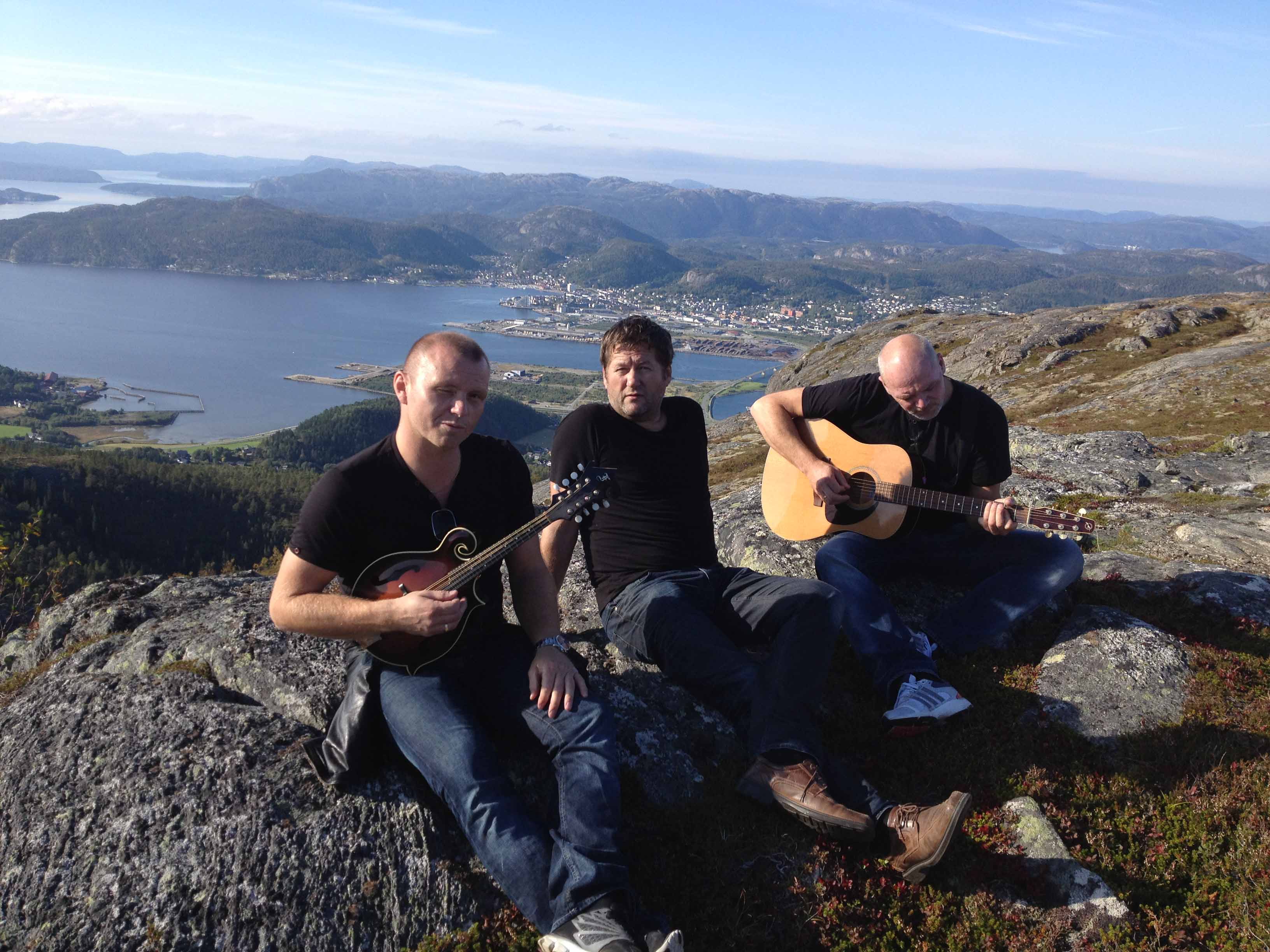 DDE tar med Tore opp på Spillumfjellet for å se Namsos.