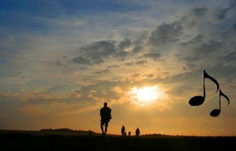 Deilig musikk og en pilgrimsferd i solnedgang? Ja takk. (Foto: Alessandro Pucci)