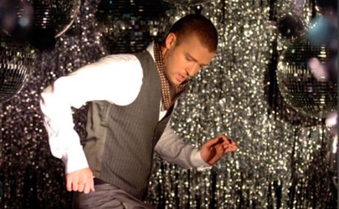 Justin Timberlake leker seg med andre artister i stedet for å lage ny plate (foto: Sony Music)