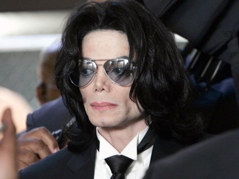 TMZ erklærer Michael Jackson for død, mens andre medier avventer bekreftelse