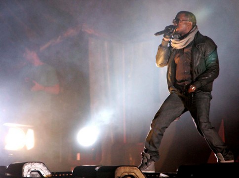 Kanye West leverte en todelt konsert