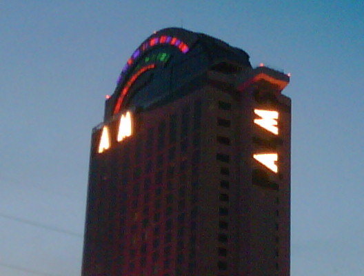 DJ AM var fast DJ på nattklubben Rain på Las Vegas-hotellet Palms. Da dødsfallet hans ble kjent, hyllet hotellet ham ved å slokke lyset på tre av sine neonbokstaver.