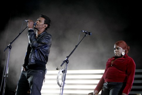 Massive Attack fra en konsert i Nederland. I kveld skal vi til Italia.  Foto: AFP Photo/ Rick Nederstigt