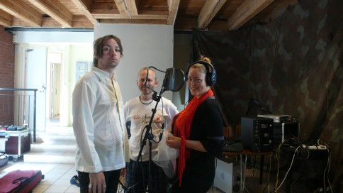 Søskenparet Elvira og Emil Nikolaisen i studio