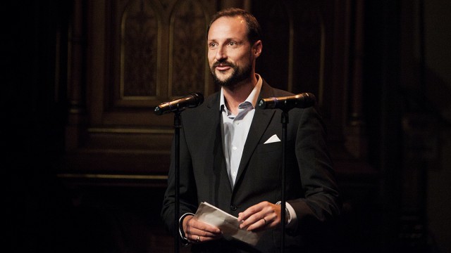 Prisutdeler Kronprins Haakon. Foto: Tom Øverlie, NRK P3