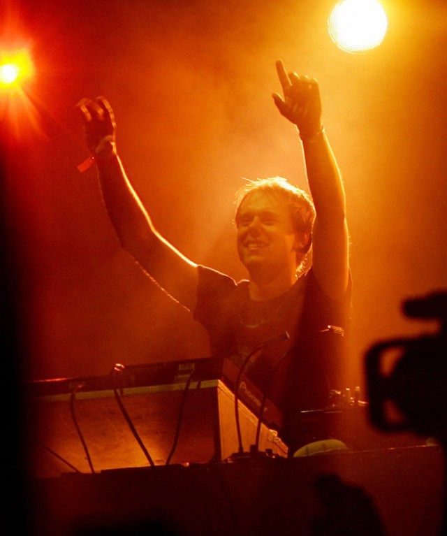DJ Armin Van Buuren har blitt kåret til verdens mest populære DJ fire år på rad. (Foto: Scanpix)
