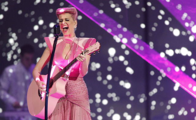 Katy Perry opptrer under American Music Awards 2011. Foto: Scanpix