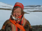 Karen Anna Gaup (67) har arbeidet med rein hele livet. (Foto: Stine Sand Eira, Polarfilm) 